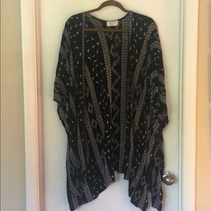 3X Janette Plus Black and White Kimono